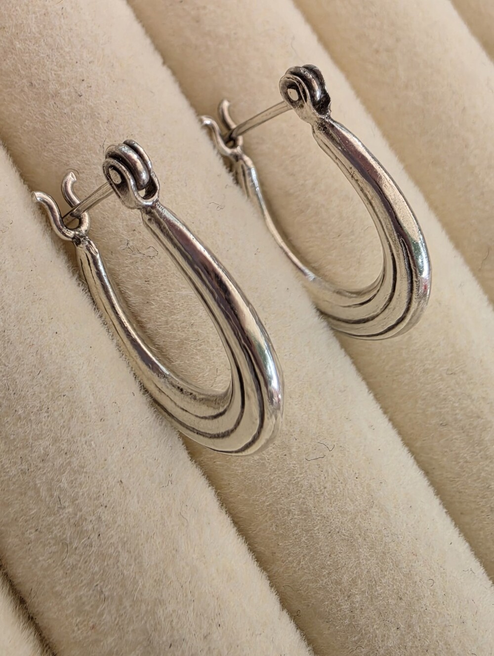 Sterling Siver Hoop Earrings β’ 2.91g